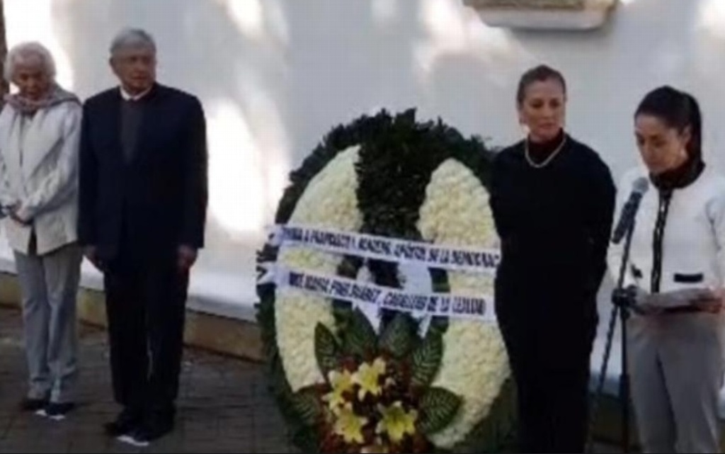 Imagen Monta AMLO guardia de honor en memoria de Madero y Pino Suárez