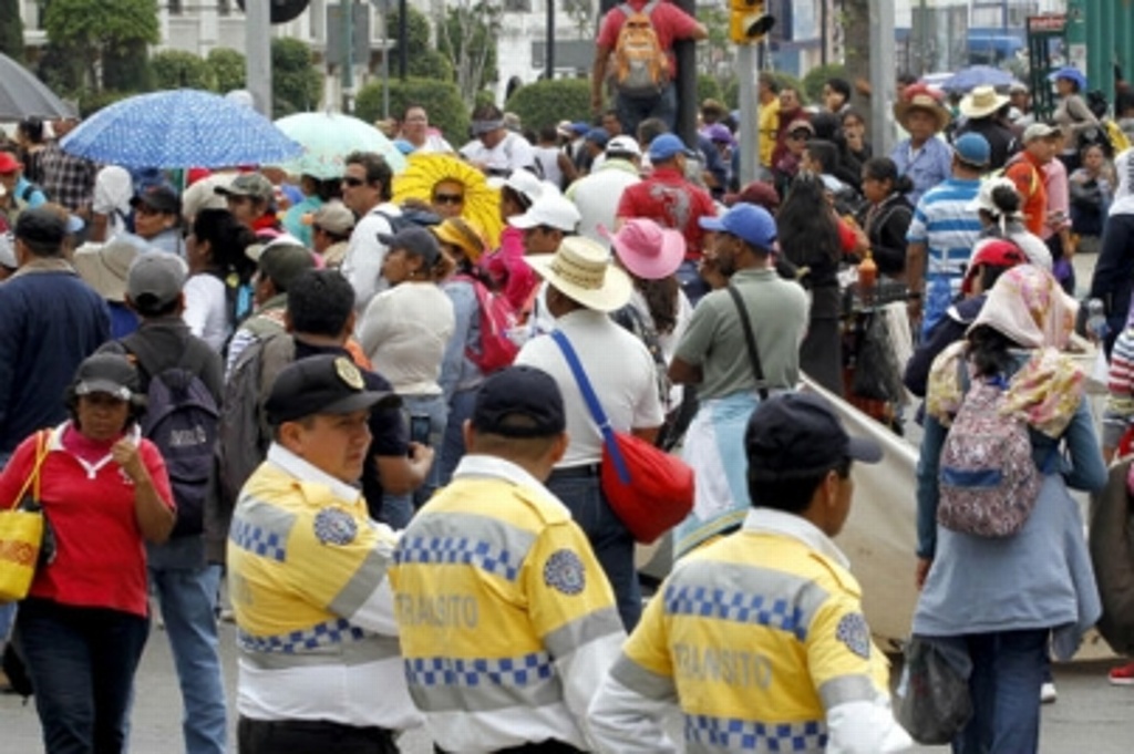 Imagen Manifestantes bloquean avenida Constituyentes en CDMX 