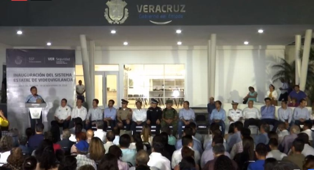 Imagen Inaugura Yunes instalaciones del C5i y Sistema Estatal de Videovigilancia de Veracruz
