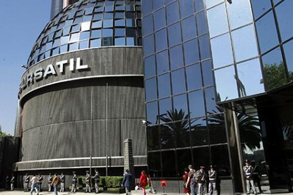 Imagen Bancos se desploman en la Bolsa mexicana, luego de propuesta de Morena de quitar comisiones