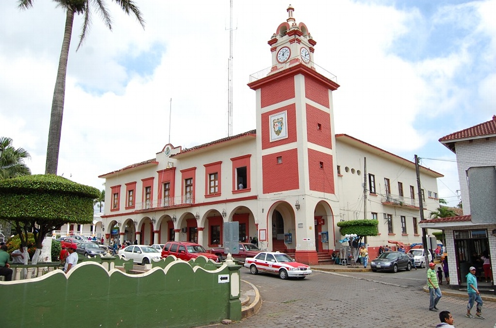 Imagen Alcalde de Santiago retirará denuncias si desalojan palacio municipal
