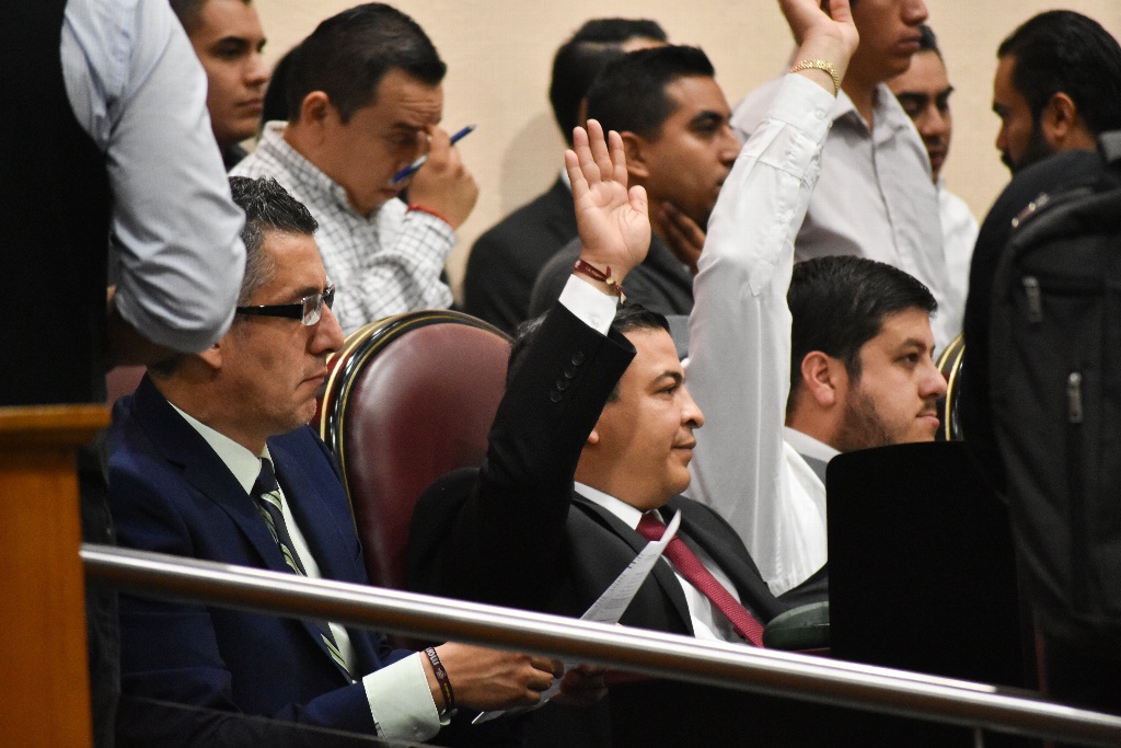 Imagen Líder de nuevo grupo legislativo rechaza recibir línea de Cuitláhuac García