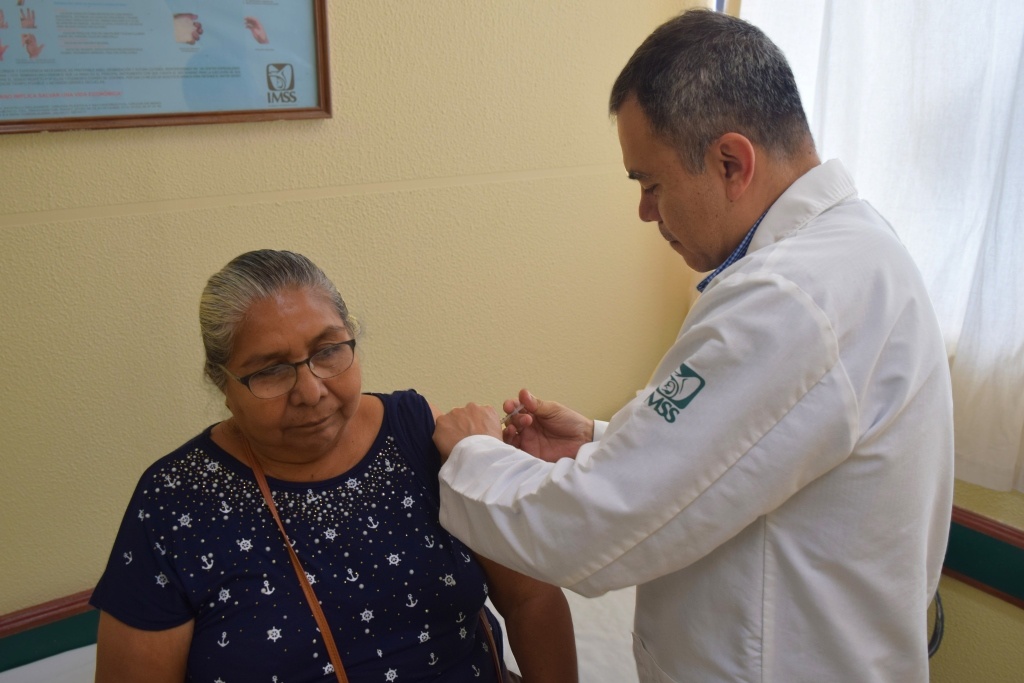 Imagen Exhortar IMSS Veracruz a vacunarse para prevenir la Neumonía