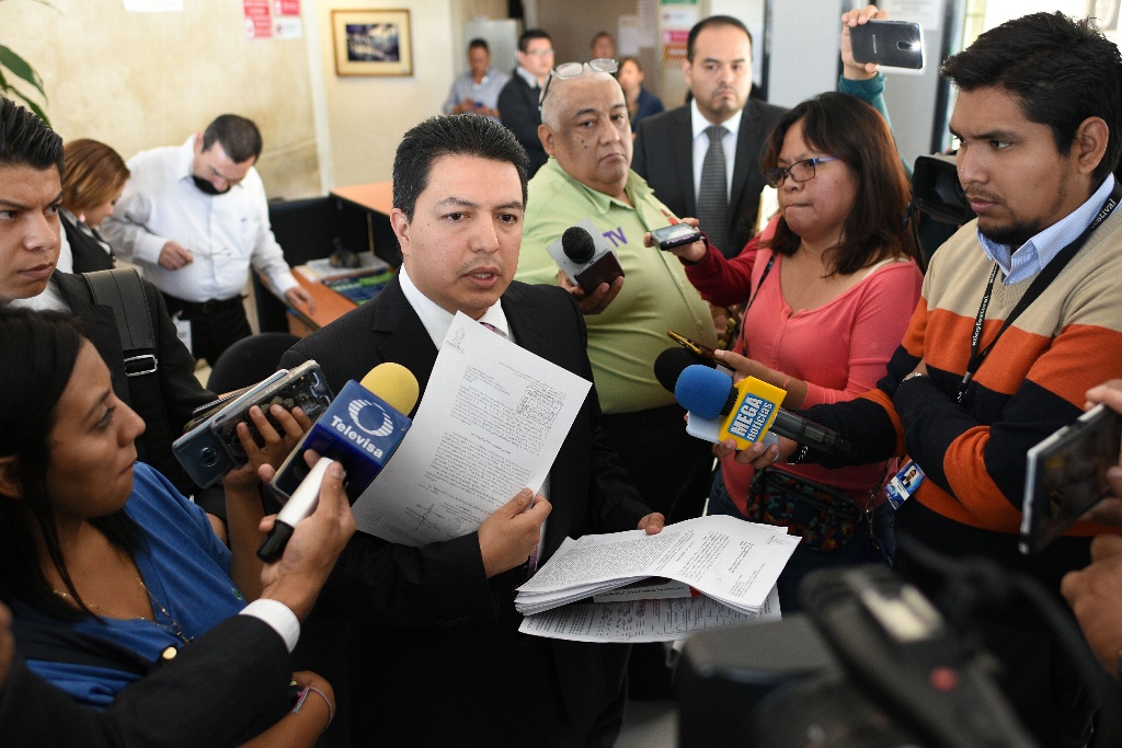 Imagen Abogado de ex fiscal de Veracruz presenta denuncia contra Jorge Winckler y otros funcionarios (+fotos)