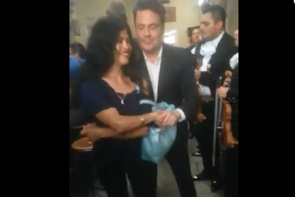 Imagen Celebra Aristóteles Sandoval bebiendo tequila, cantando y bailando fin de su gobierno (+Video)