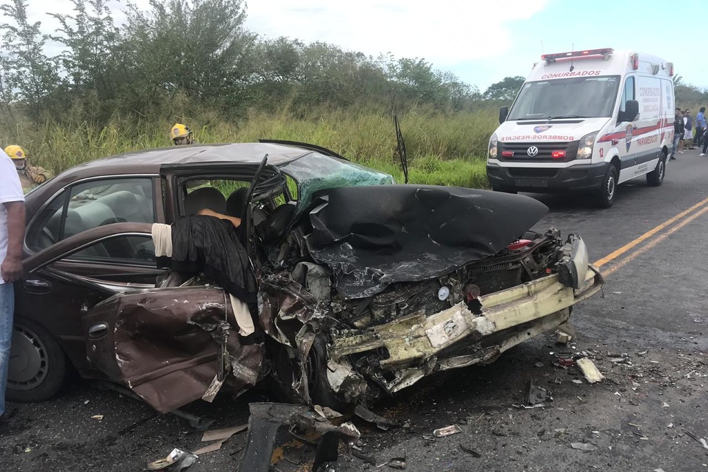 Imagen Choque en carretera de Veracruz deja 2 muertos y 6 lesionados (+fotos)
