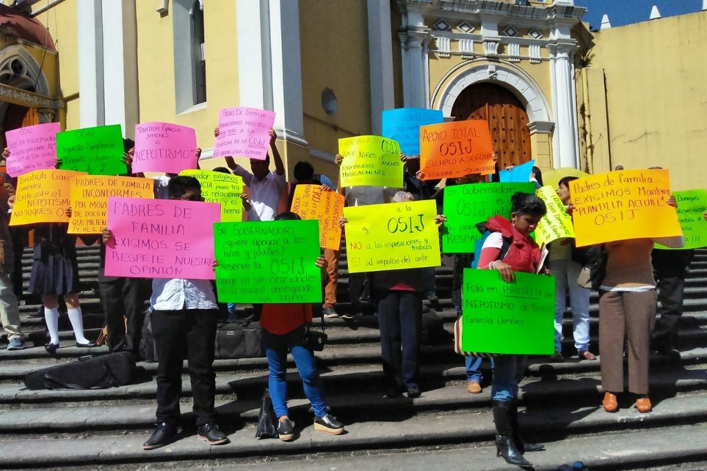 Imagen Músicos y autoridades de la Sinfónica Infantil y Juvenil protestan en Xalapa