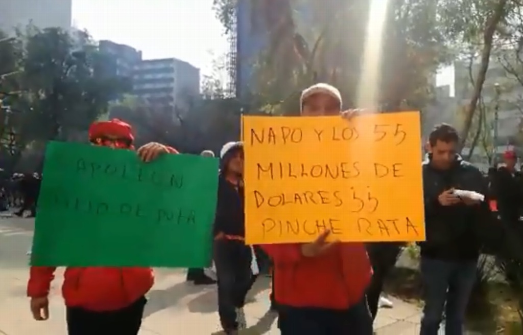 Imagen Protestan mineros contra Napoleón Gómez Urrutia, le piden devolver fideicomiso