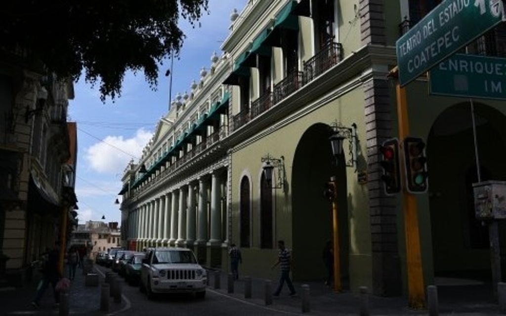 Imagen Proponen en Veracruz inhabilitación y cárcel a funcionarios que cobren sueldos excesivos 