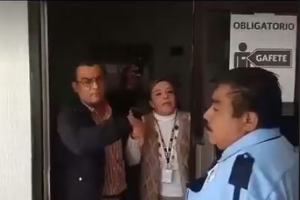 Trabajadores Del SAT Se Atrincheran En Edificio Para Evitar Ser ...