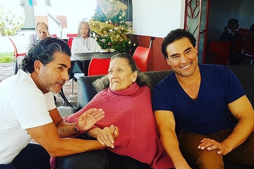 Imagen ¡Conmovedor! Madre de Eduardo Yáñez le pide que la deje vivir cerca de él (+videos)