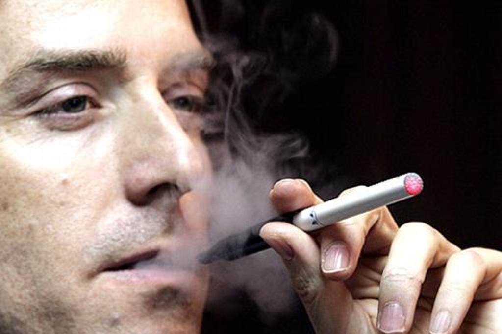 Imagen Afirman que uso de cigarro electrónico no evita enfermedad pulmonar