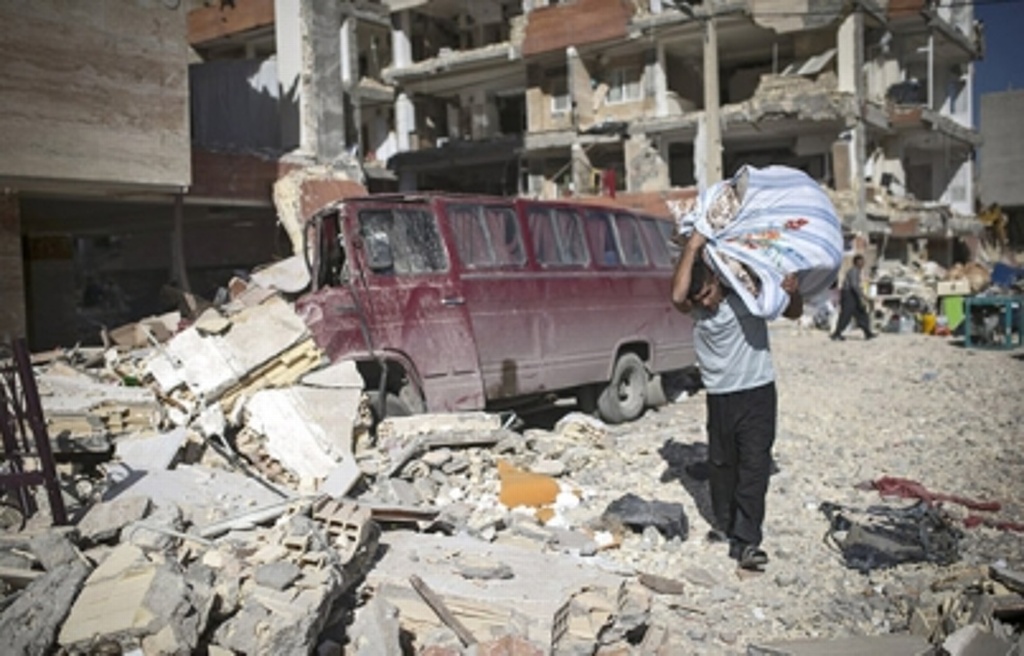 Imagen Más de 40 heridos y edificios dañados por sismo en Irán