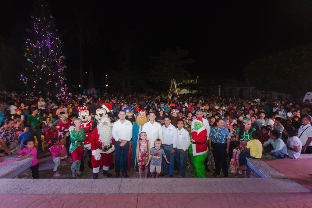 Imagen Los Reyes Magos llevaron alegría a los niños de Medellín de Bravo, Veracruz (+fotos)