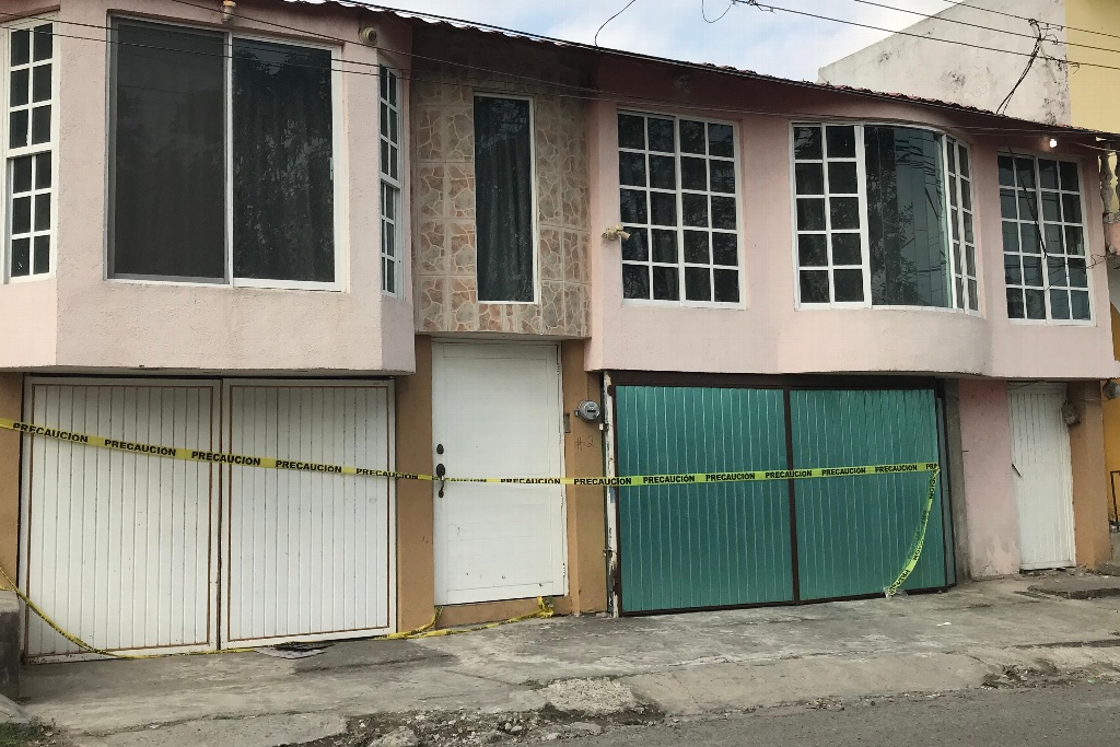 Imagen Habitantes de la Manantial en Boca del Río, consternados por asesinato de maestro e hijo