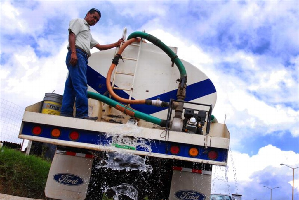 Imagen Inician tandeos de agua potable en Xalapa