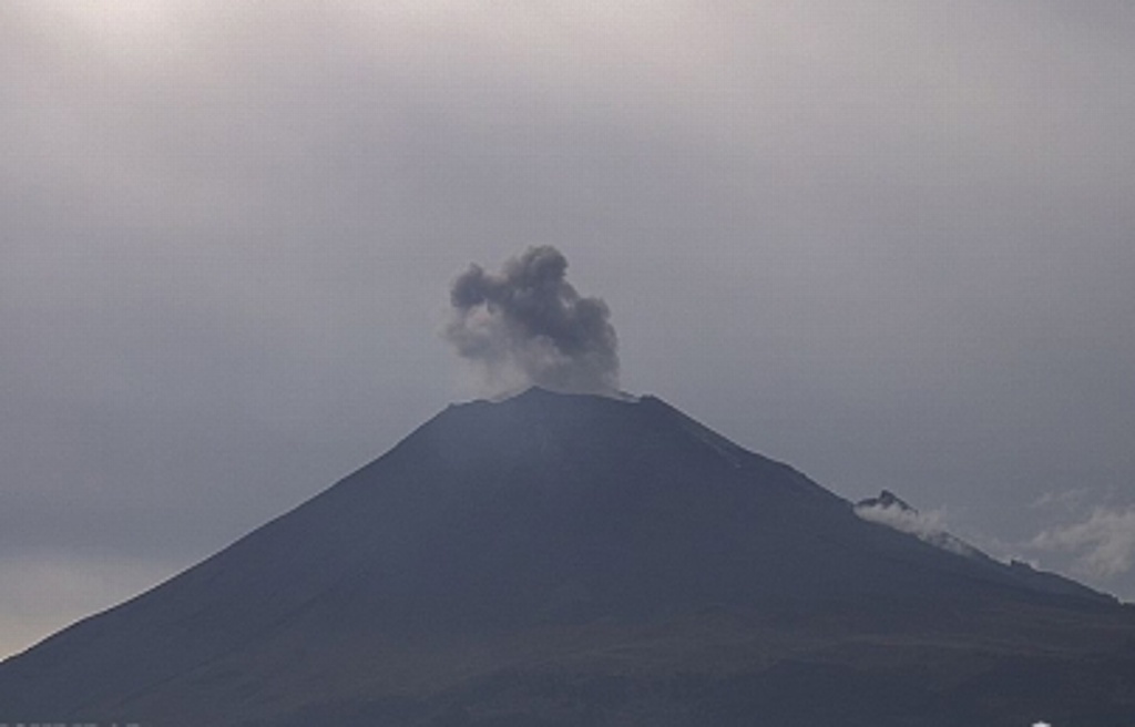 Imagen Volcán Popocatépetl presenta exhalación con bajo contenido de ceniza