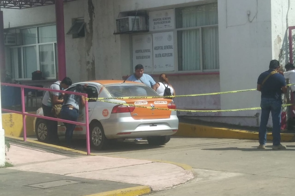 Imagen Entre la vida y la muerte taxista baleado en Acayucan, Veracruz