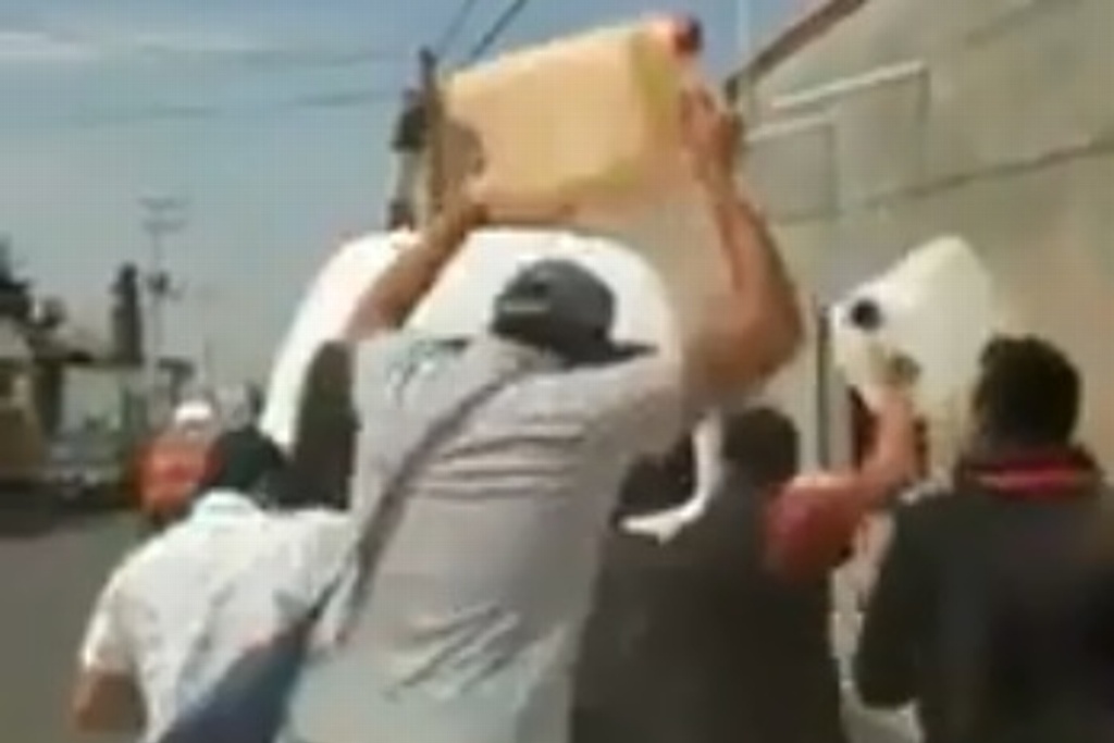 Imagen Se hace viral grabación de personas bailando “Payaso de rodeo