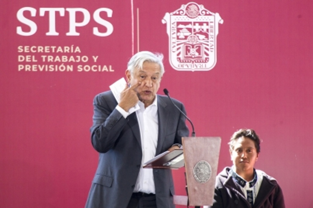 Imagen Ya no habrá excusa ni necesidad para huachicoleo, afirma López Obrador