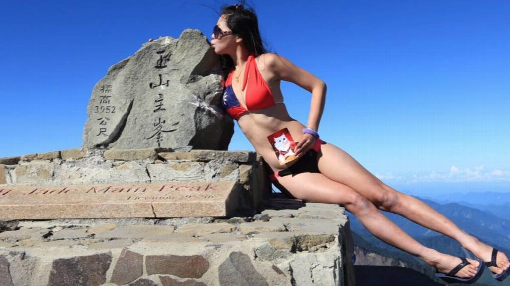 Imagen Alpinista del bikini muere congelada, en Taiwan