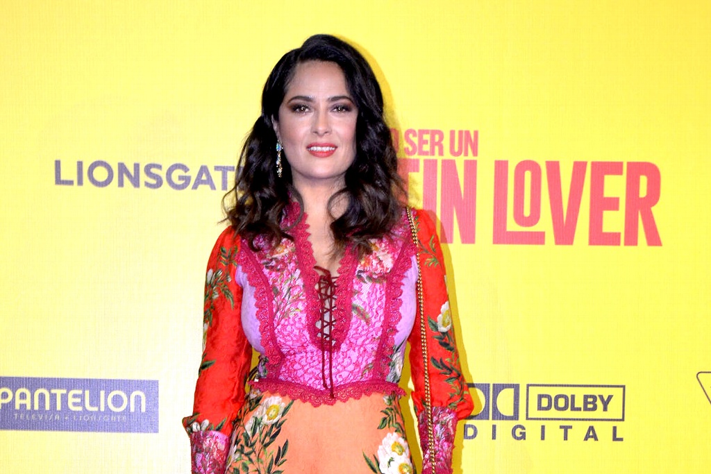 Imagen Salma Hayek muestra con 