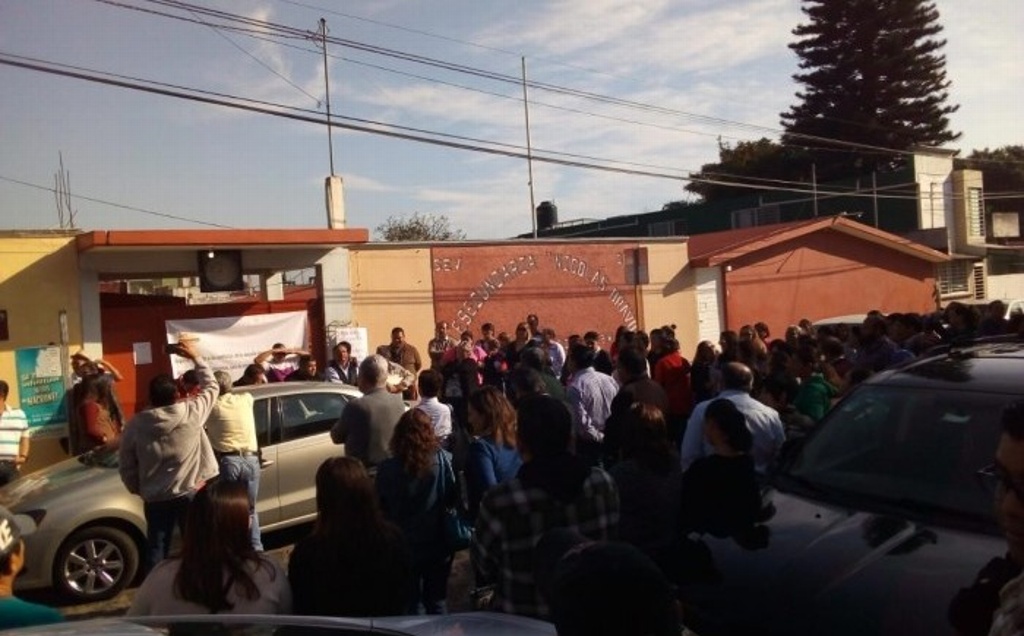 Imagen Maestros toman la Escuela Telesecundaria 