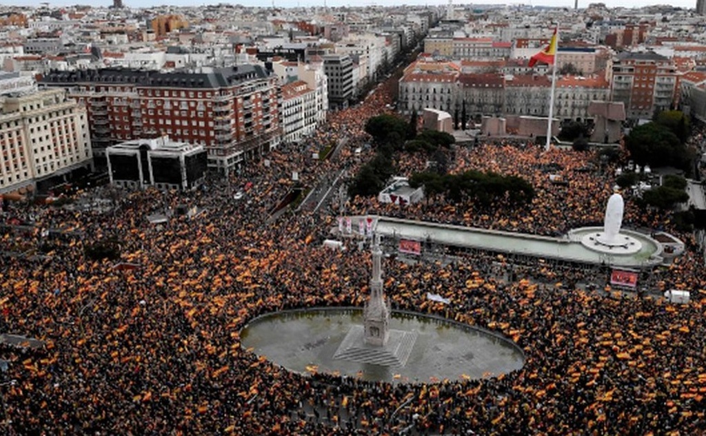 Imagen Protestan miles de españoles contra el gobierno de Sánchez, en Madrid