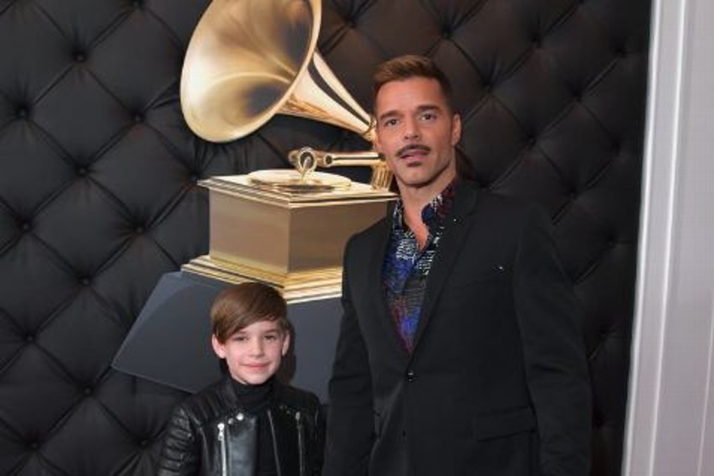 Imagen Ricky Martin aparece en los Grammy ¡con uno de sus hijos! (+foto)