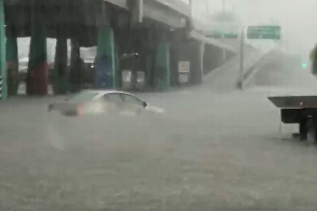 Imagen Fuertes lluvias dejan inundaciones en Playa del Carmen y Cancún 