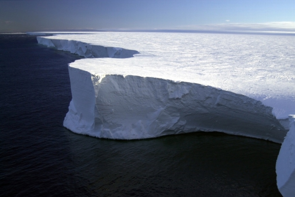 Imagen Advierten sobre futuro desprendimiento de iceberg en la Antártida 