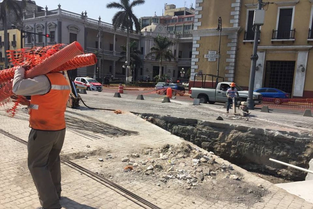 Imagen Recuerde, se mantiene cierre vial en el centro de Veracruz por obra de colector pluvial