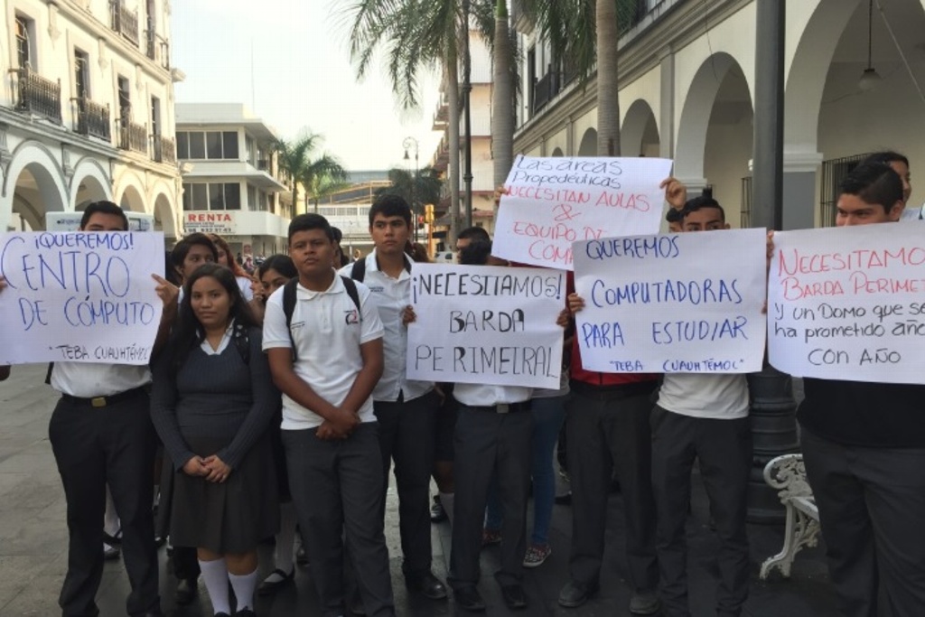 Imagen Estudiantes de Telebachillerato de Veracruz se manifiestan por falta de apoyo