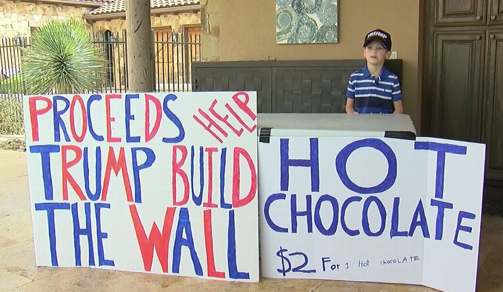Imagen Menor estadounidense vende chocolate en apoyo al muro fronterizo