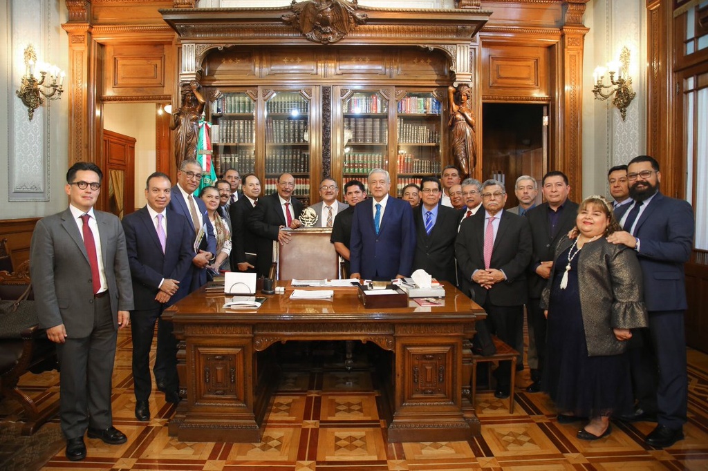 Imagen Se reúne López Obrador con integrantes de comunidad evangélica