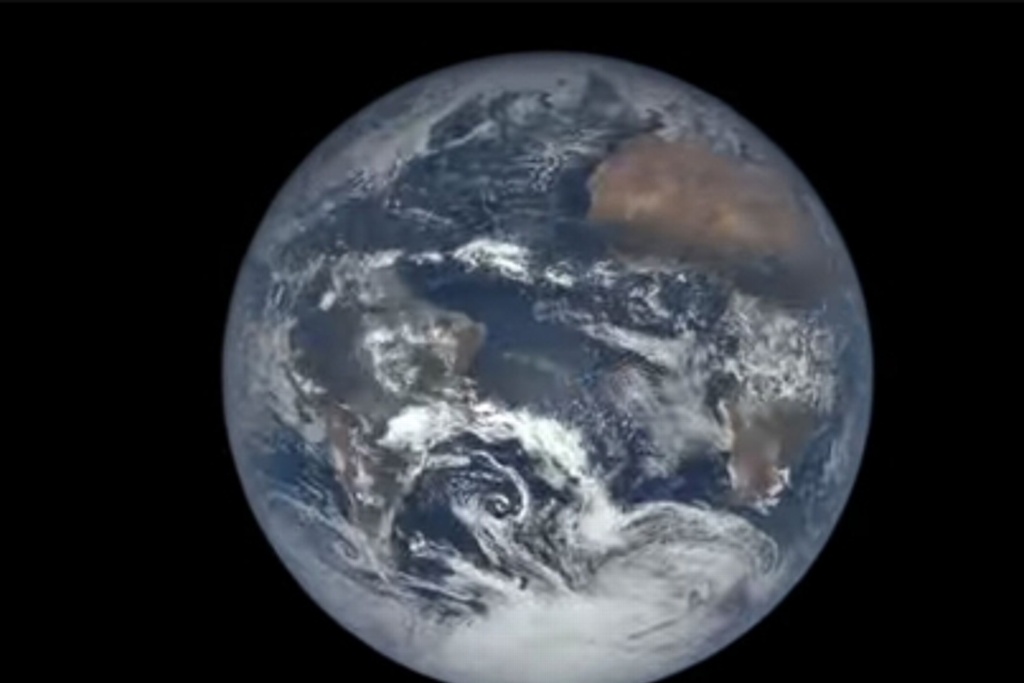 Imagen Atmósfera de la Tierra se extiende más allá de la Luna