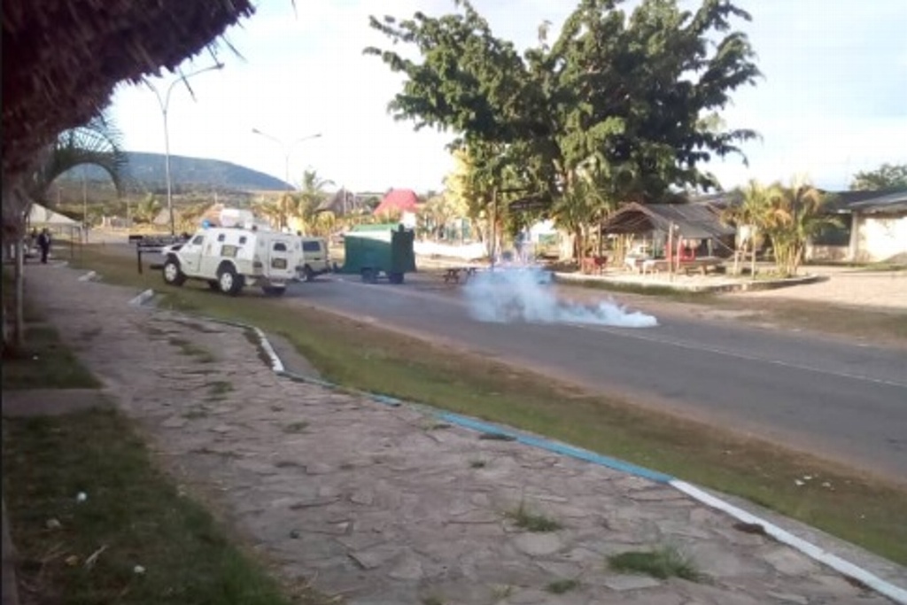 Imagen Maduro refuerza bloqueo soldó contenedores a puente fronterizo
