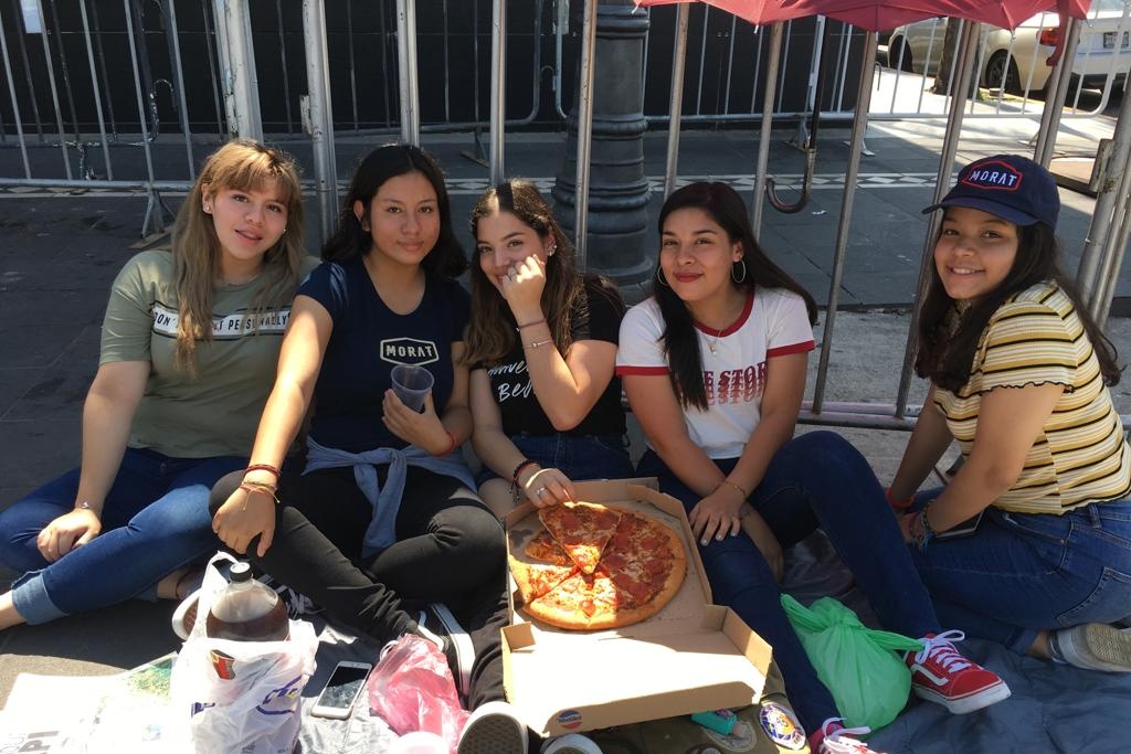 Imagen ¡Bajo el sol! Fans de Morat hacen fila para verlos en el concierto de Carnaval (VIDEO)