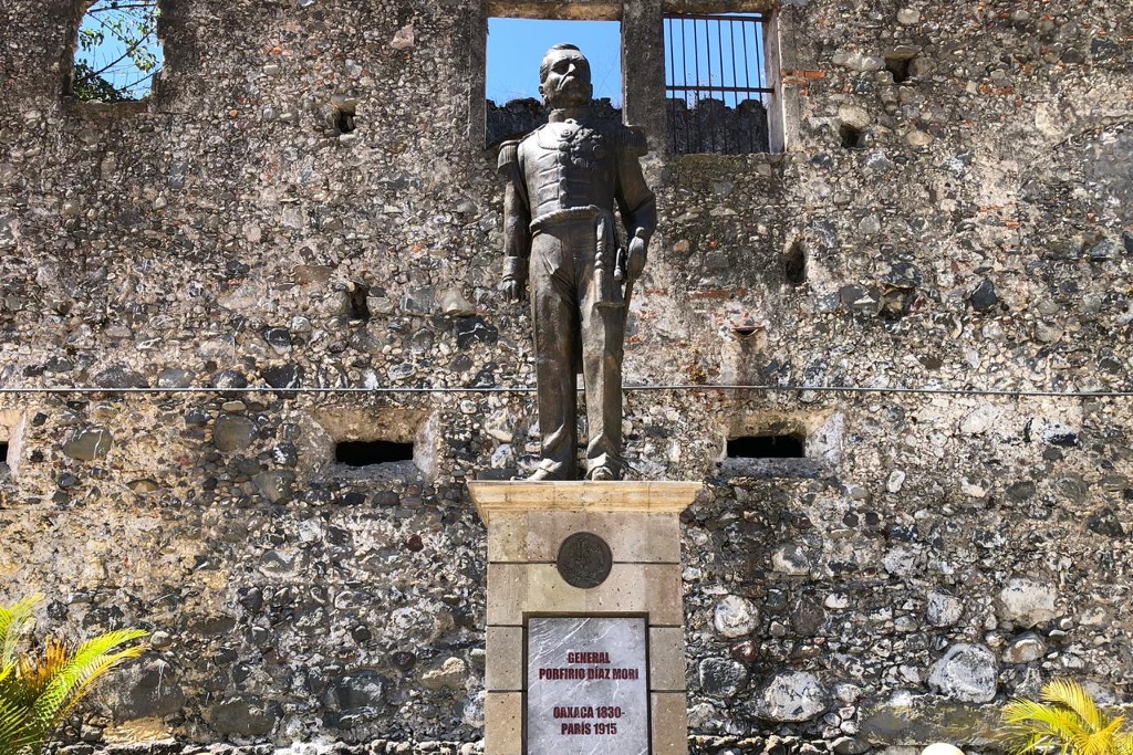 Imagen Si retiran estatua de Porfirio Díaz me la tendrán que entregar, se quedará en Orizaba, afirma ex Alcalde