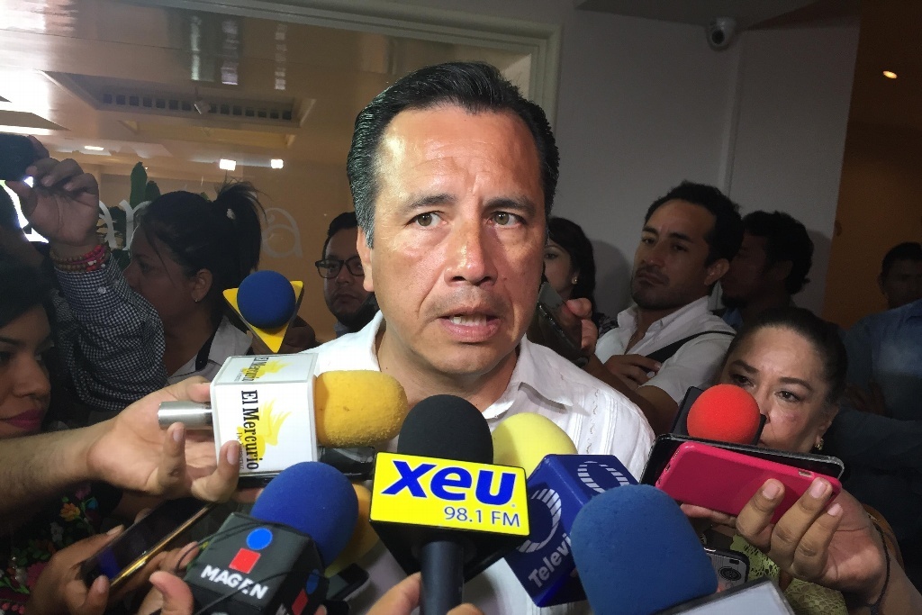 Imagen Señala Gobernador de Veracruz que fue amenazado para que no redujera su salario
