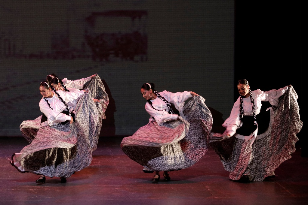 Imagen Convocan al Certamen de Danza Folklórica DGB 2019, en Veracruz