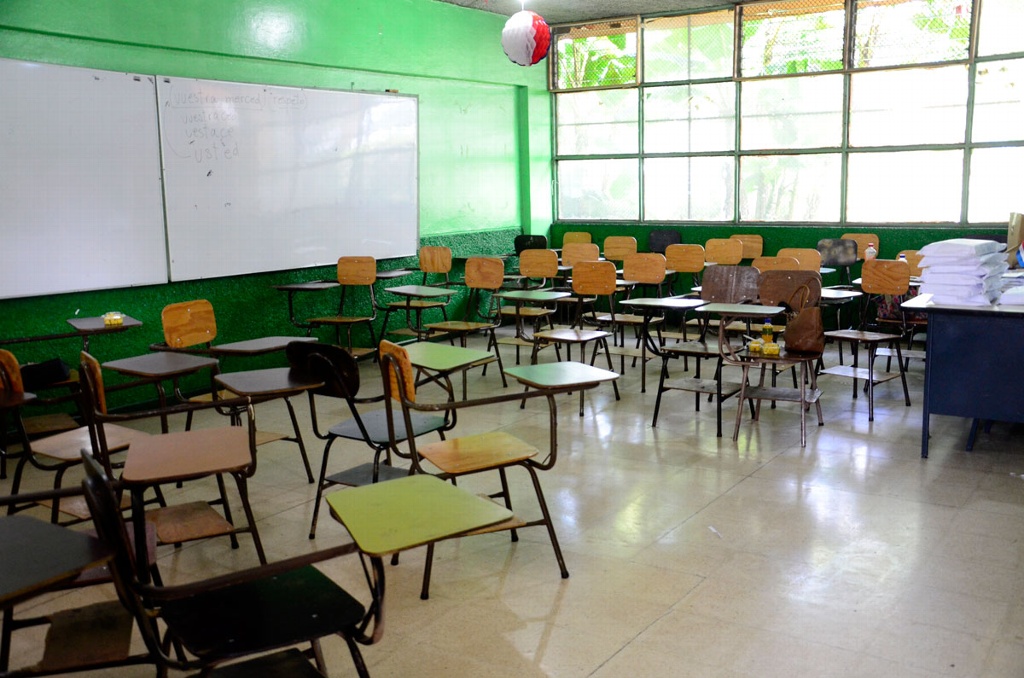 Imagen Tienen más de dos semanas sin clases en escuela de San Andrés Tuxtla por falta de maestros