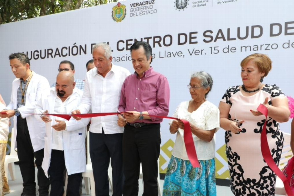 Imagen Inaugura Gobernador de Veracruz el Centro de Salud de Ignacio de la Llave