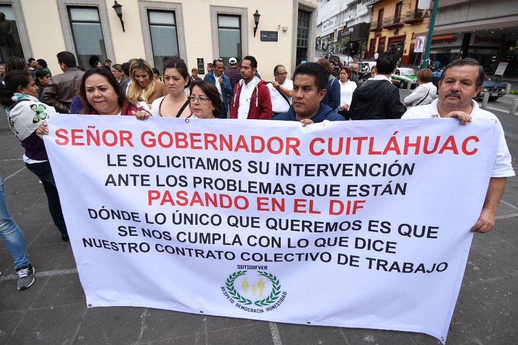 Imagen Trabajadores del DIF exigen al Gobernador atender denuncias contra Verónica Aguilera