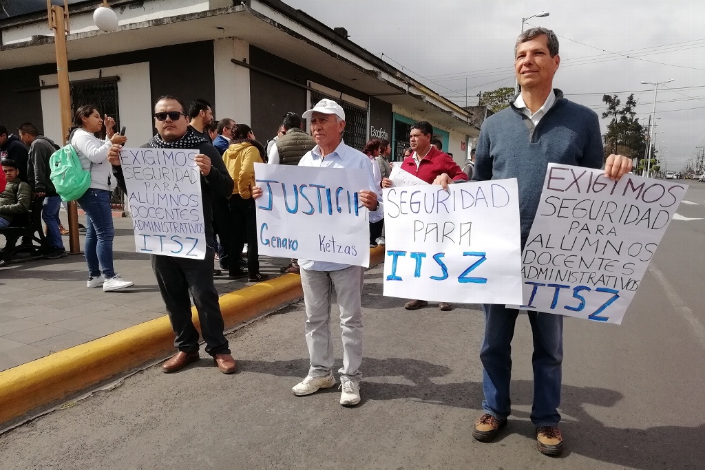 Imagen Exigen justicia para profesores asesinados del Tecnológico de Zongolica, Veracruz (+fotos)