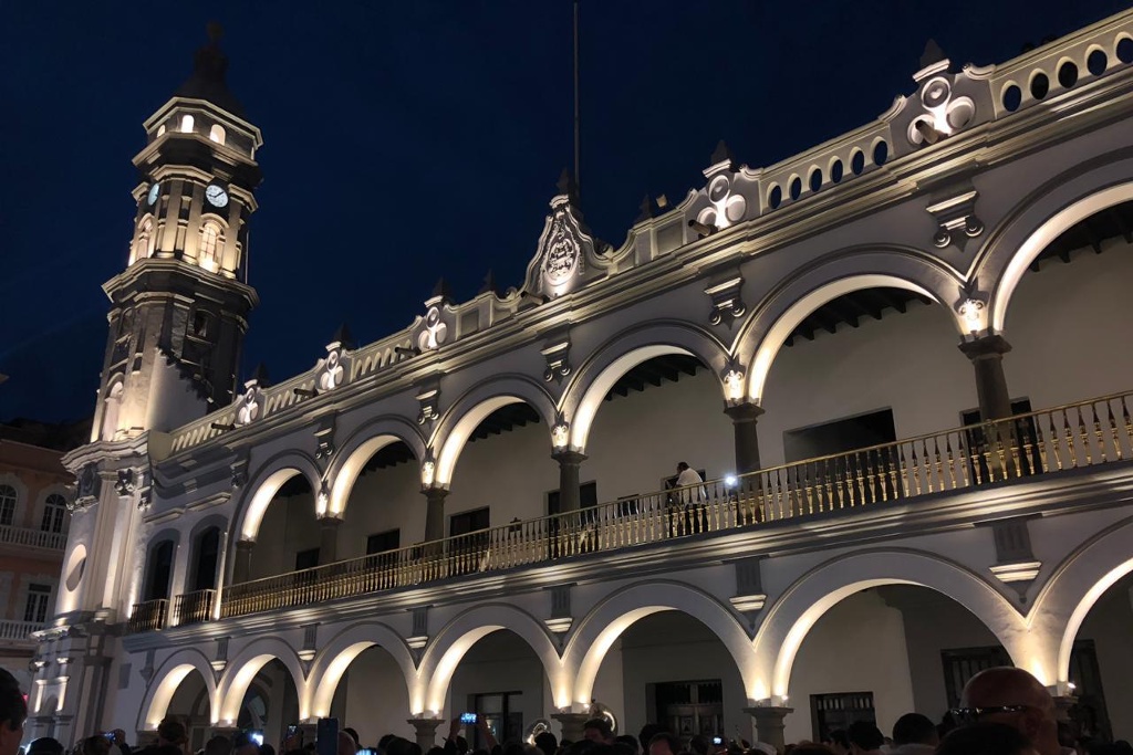 Imagen Inauguran rehabilitación del Zócalo de Veracruz y arrancan festejos por los 500 Años 