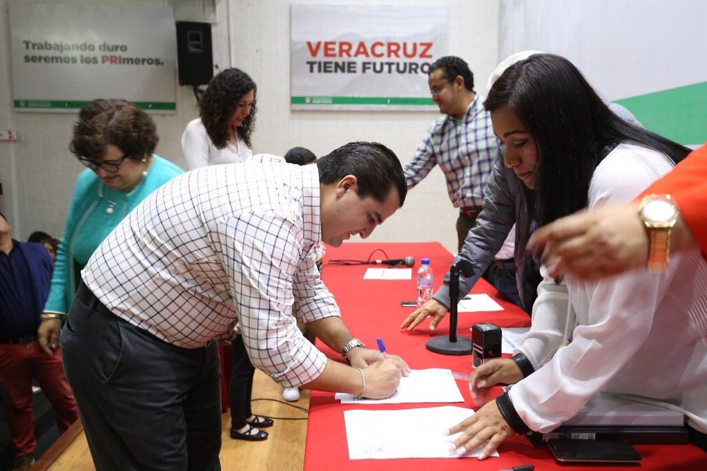 Imagen Se registra Adolfo Ramírez Arana como candidato a presidir el PRI en el estado de Veracruz