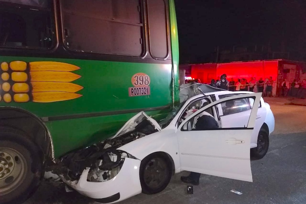 Imagen Un muerto y un herido deja choque entre camión urbano y automóvil en Coatzacoalcos, Veracruz 