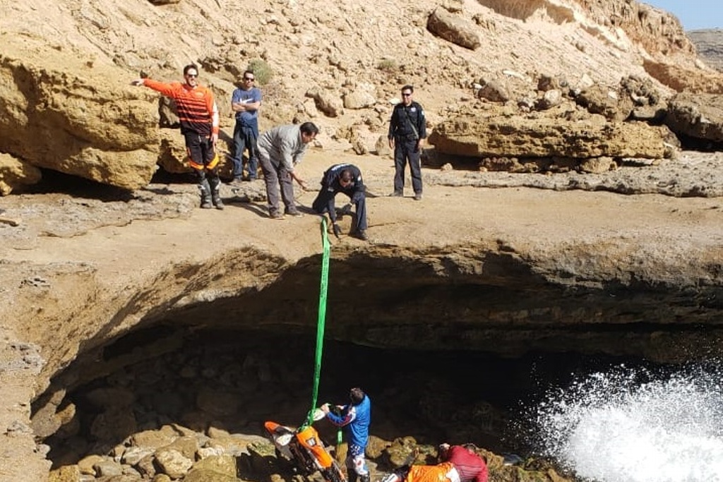 Imagen Semar rescata a hombre que cayó a un acantilado en Ensenada, Baja California 