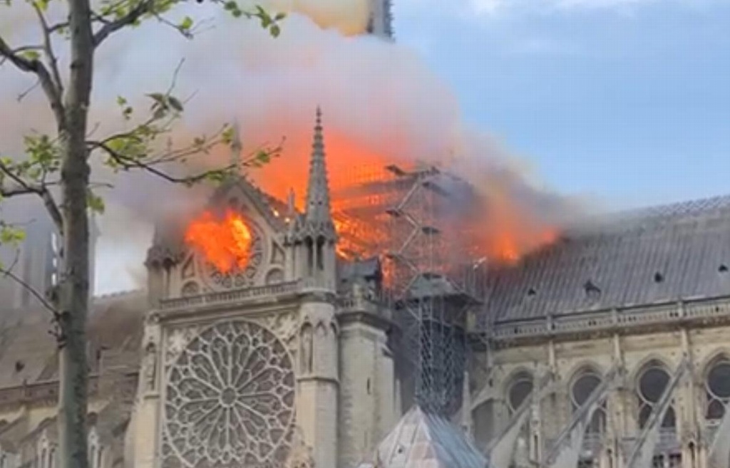 Imagen Incendio en Notre Dame es una tragedia religiosa, cultural y turística: Analista